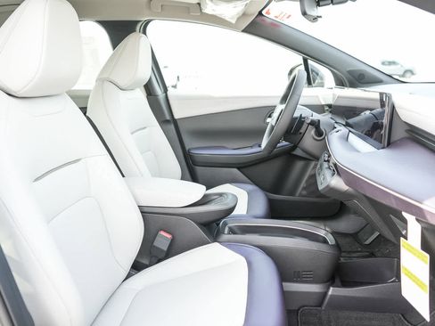 New 2026 Nissan Leaf SV+ w/ Floor Mat Package (SV+) FWD image 18