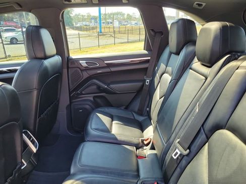 Used 2018 Porsche Cayenne S image 28