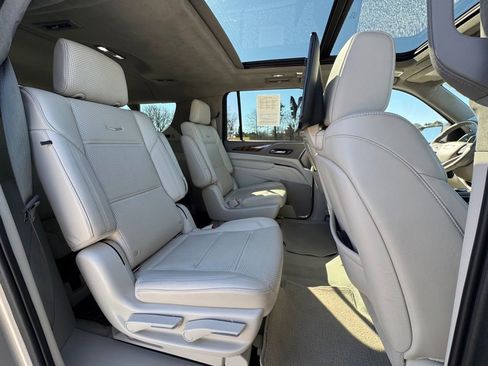 Certified 2021 Cadillac Escalade ESV Premium Luxury Platinum w/ Heavy-Duty Trailer Package image 34