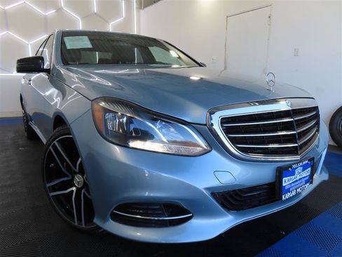 Used 2016 Mercedes-Benz E 350 4MATIC Sedan w/ Premium Package image 3