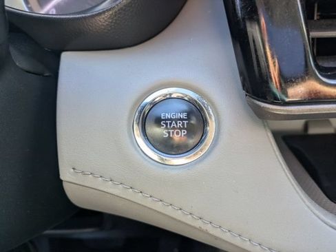 Used 2023 Toyota Highlander XLE AWD/4WD image 25