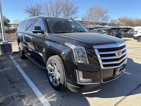 Used 2020 Cadillac Escalade ESV Premium Luxury image 2
