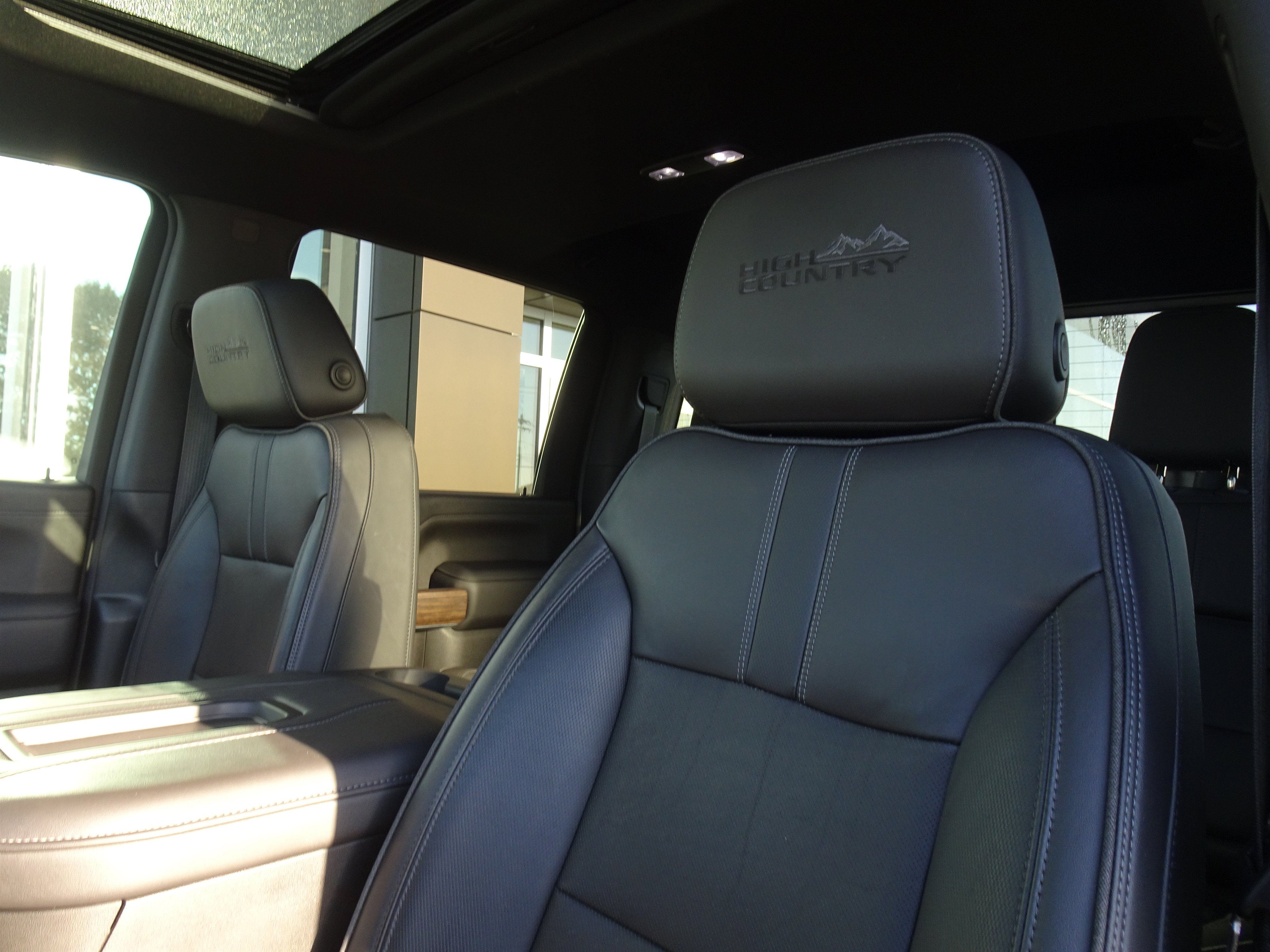 Used 2022 Chevrolet Silverado 2500 High Country w/ LPO, Dark Essentials Package AWD/4WD image 12