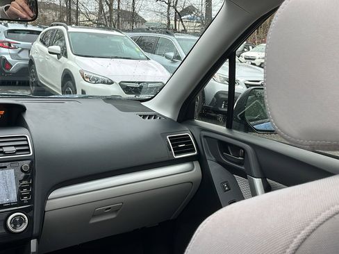 Used 2018 Subaru Forester 2.5i Premium w/ All-Weather Package image 21