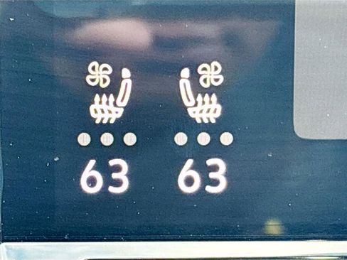 Used 2025 Volkswagen Atlas SE image 19