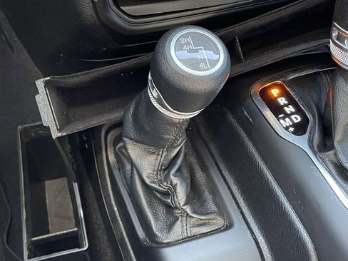 Used 2021 Jeep Wrangler Sport S AWD/4WD image 19