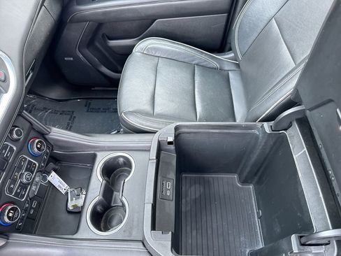 Used 2021 Chevrolet Tahoe Premier w/ Premium Package image 24