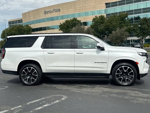 Used 2024 Chevrolet Suburban RST w/ Luxury Package AWD/4WD image 3
