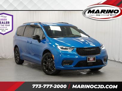 New 2026 Chrysler Pacifica Select