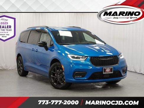 New 2026 Chrysler Pacifica Select image 1