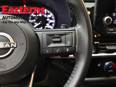 Used 2024 Nissan Pathfinder SV AWD/4WD image 16