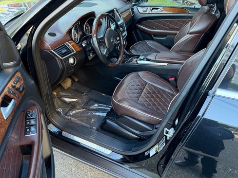 Used 2016 Mercedes-Benz GL 320 BlueTEC 4MATIC image 3