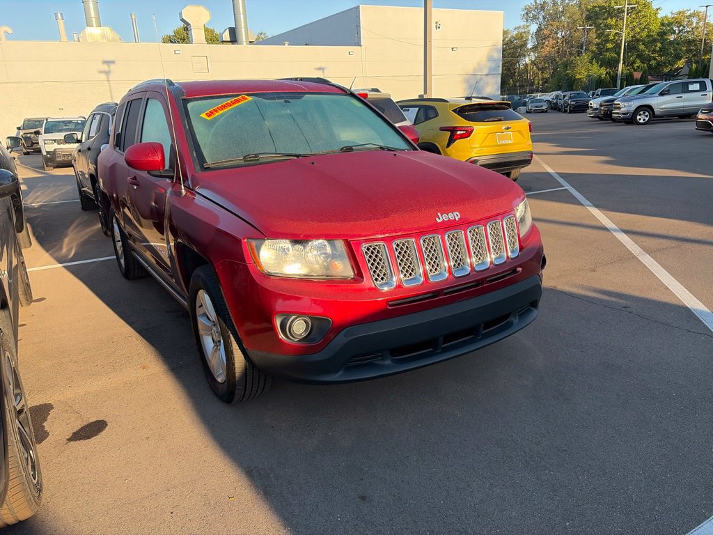 Used 2014 Jeep Compass Latitude FWD image 3