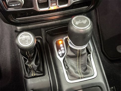 Used 2022 Jeep Wrangler Unlimited Sahara image 15