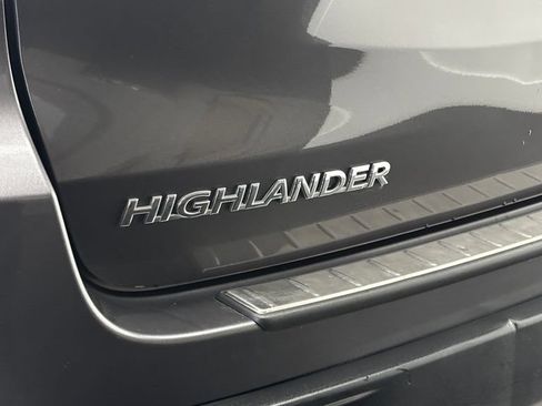 Used 2018 Toyota Highlander Plus w/ Protection Package #3 AWD/4WD image 7