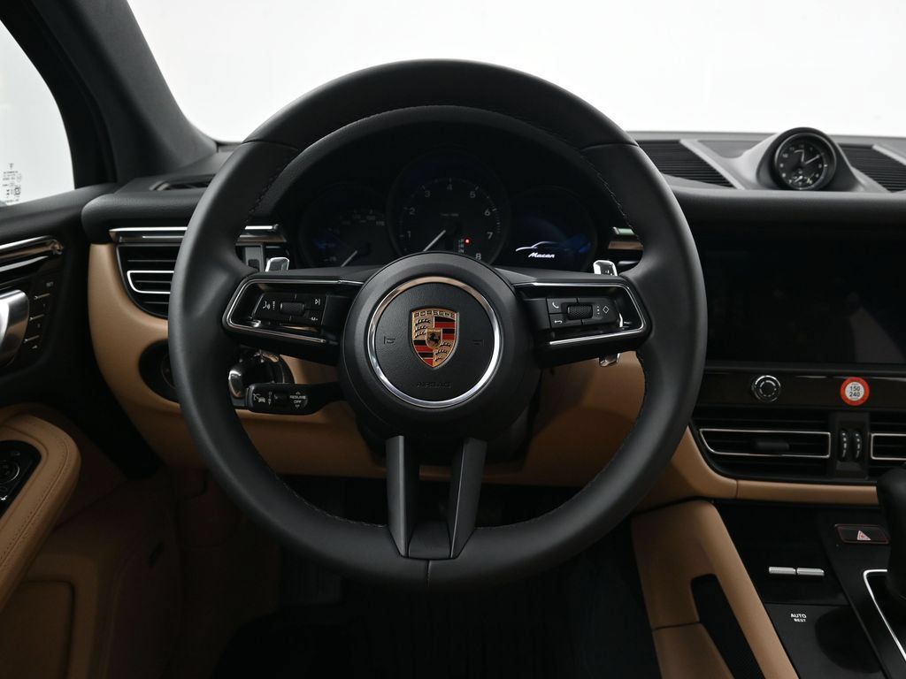 Used 2026 Porsche Macan AWD/4WD image 13