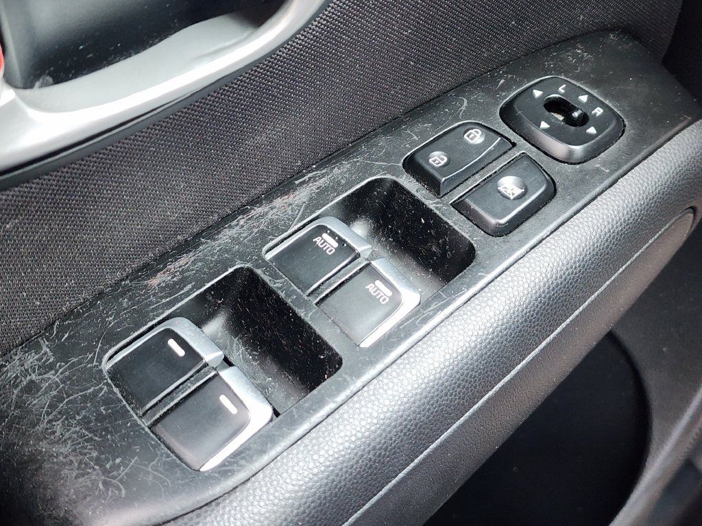 Used 2017 Kia Soul + FWD image 24