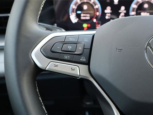 New 2026 Volkswagen Tiguan SE image 14