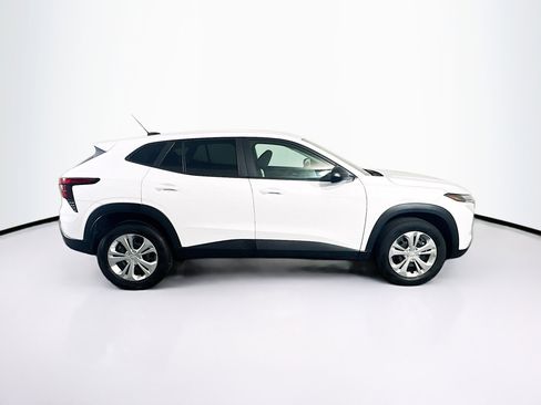 Used 2025 Chevrolet Trax LS FWD image 10