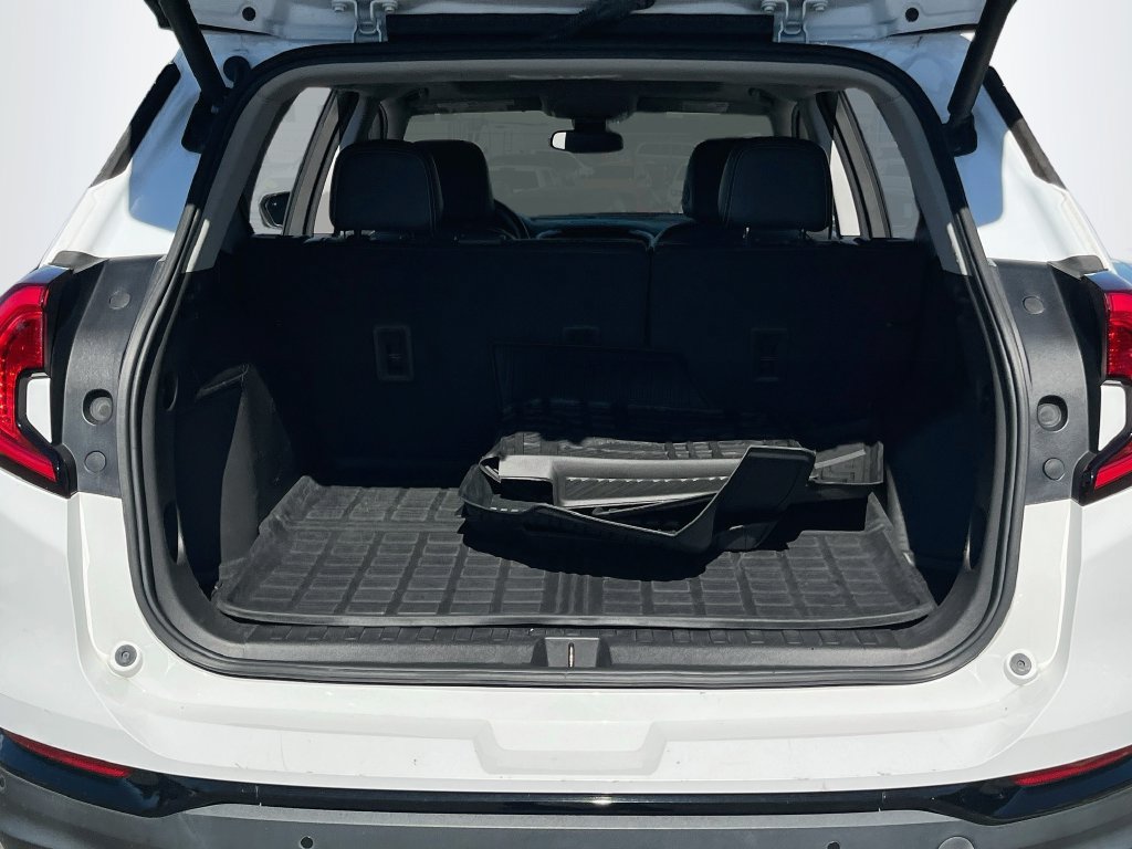 Used 2022 GMC Terrain SLT w/ Tech Package FWD image 25