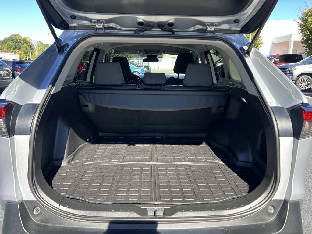 Used 2025 Toyota RAV4 XLE AWD/4WD image 12