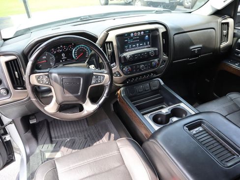 Used 2018 GMC Sierra 2500 Denali w/ Duramax Plus Package AWD/4WD image 12