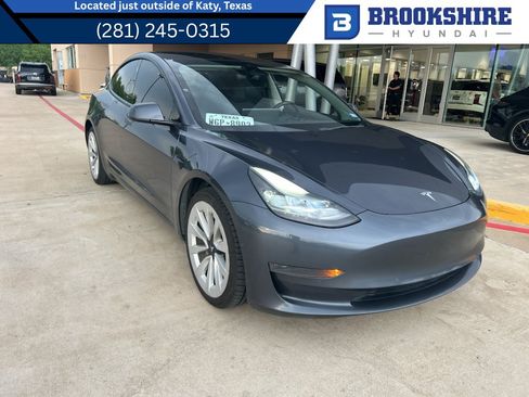 Used 2022 Tesla Model 3 RWD image 1