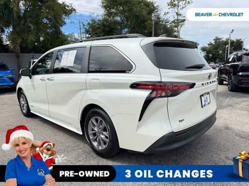 Used 2021 Toyota Sienna XLE image 6