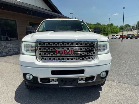 Used 2012 GMC Sierra 2500 Denali w/ Suspension Package, Off-Road AWD/4WD image 12