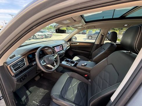 Used 2024 Volkswagen Atlas SE FWD image 15