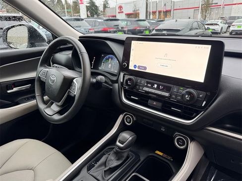 Certified 2025 Toyota Grand Highlander XLE image 12