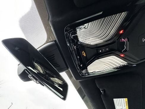 Used 2021 BMW X7 M50i w/ Executive Package image 38