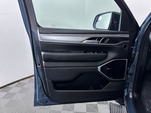 New 2026 Jeep Grand Wagoneer Limited AWD/4WD image 32