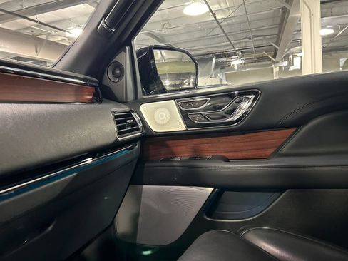 Used 2023 Lincoln Navigator Reserve AWD/4WD image 19