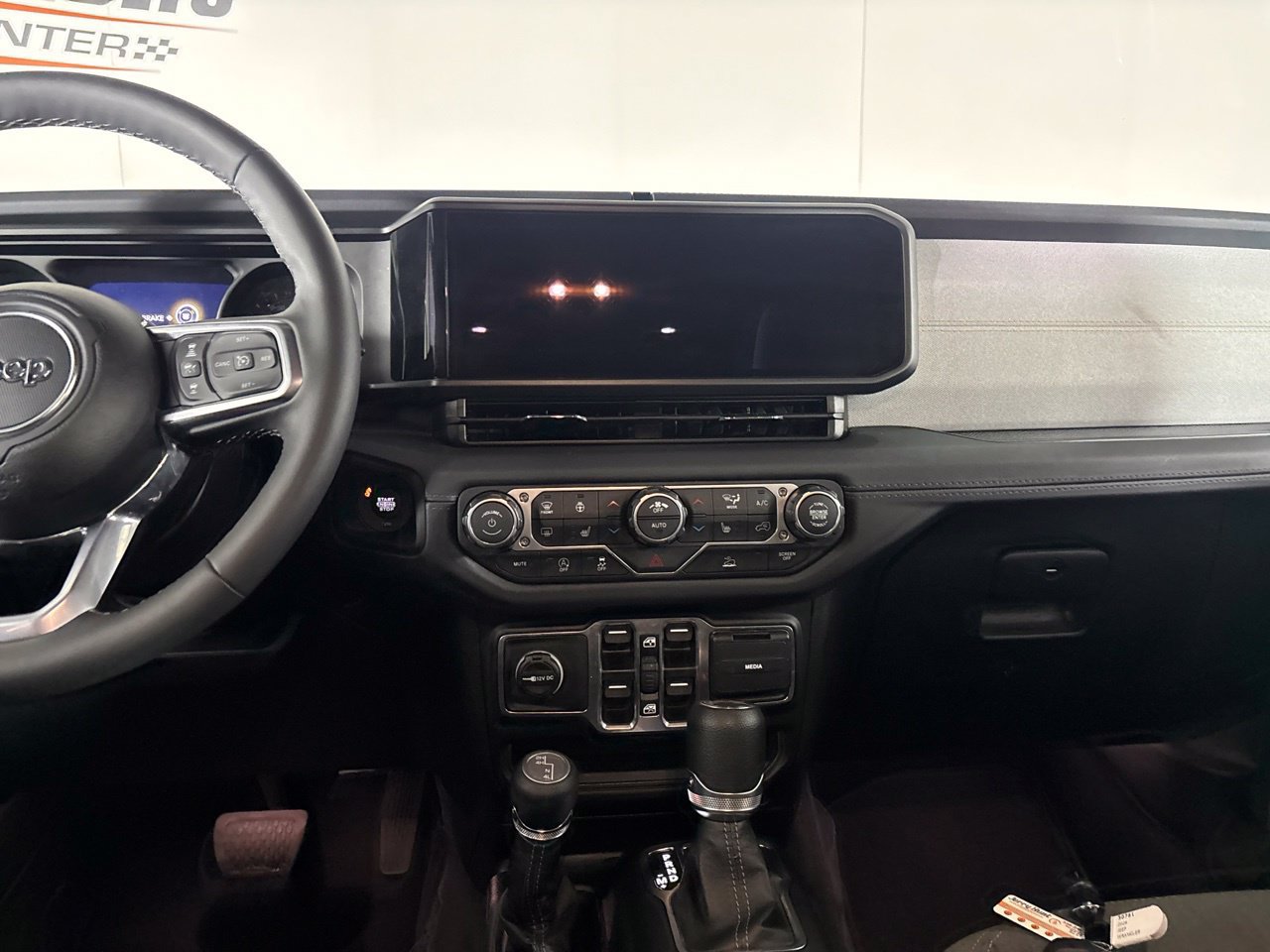 Used 2026 Jeep Wrangler Unlimited Sahara AWD/4WD image 24