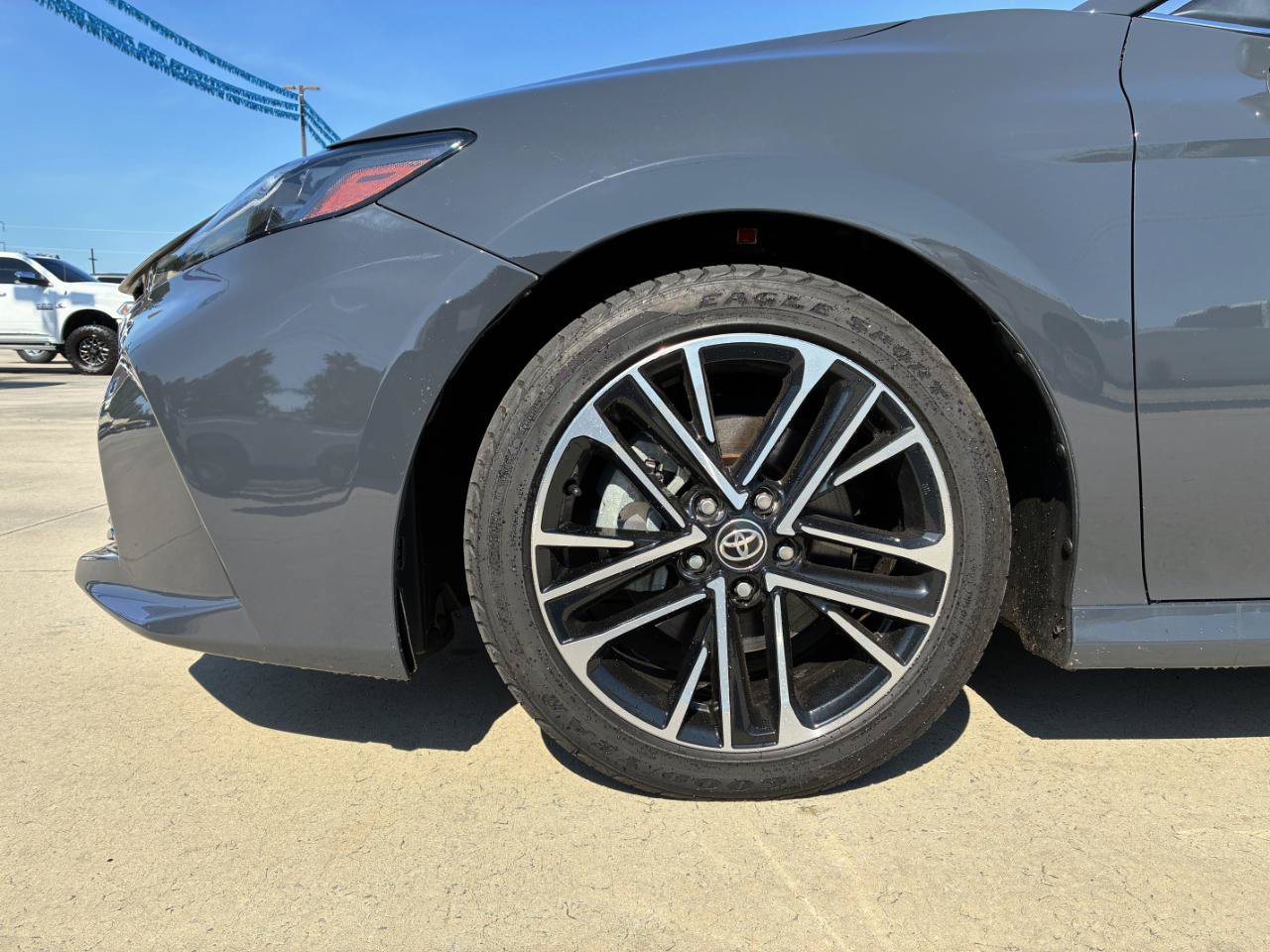 Used 2025 Toyota Camry XLE FWD image 7