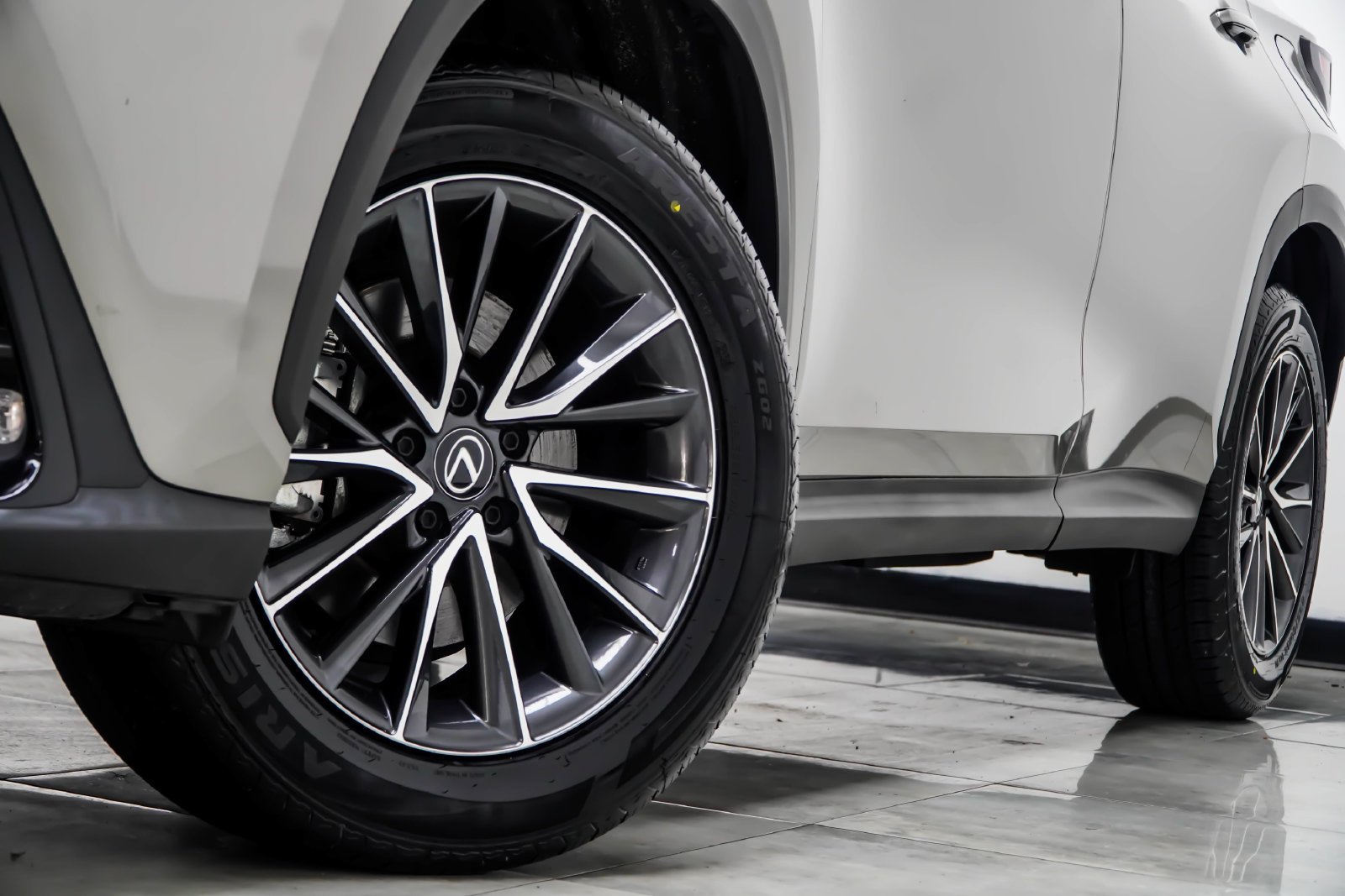 Used 2025 Lexus NX 250 FWD w/ Towing Package (2000 Lbs) image 6