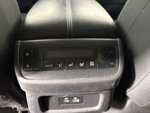 Used 2022 Nissan Pathfinder SV AWD/4WD image 30