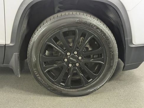 Used 2022 GMC Acadia SLE w/ GMC Pro Grade Package AWD/4WD image 12