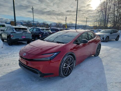 Used 2024 Toyota Prius XLE image 4