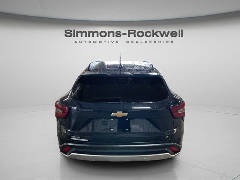 Used 2025 Chevrolet Trax LT w/ LT Convenience Package image 6