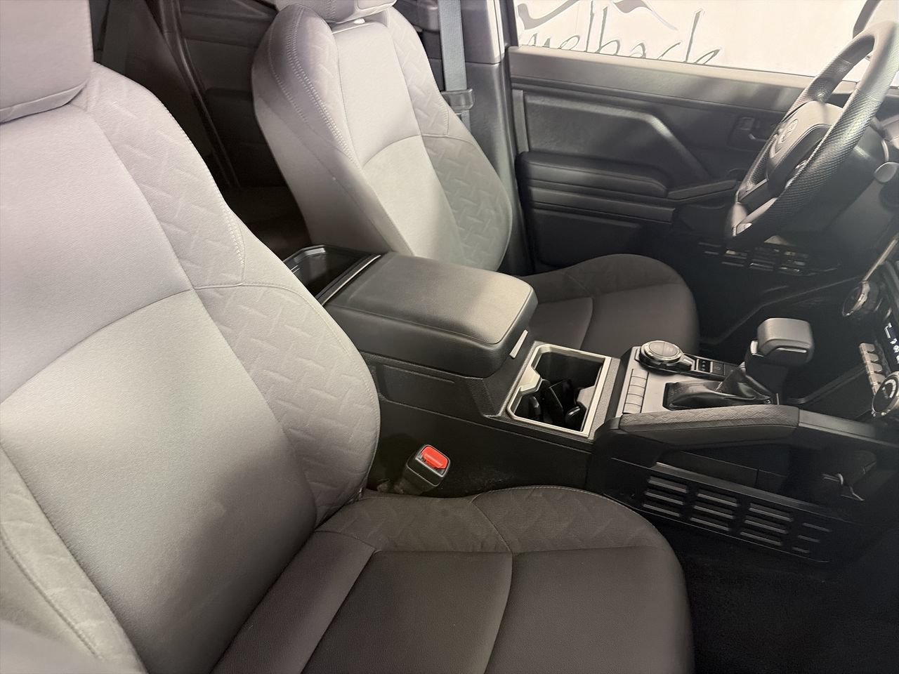 Used 2025 Toyota Tacoma SR5 AWD/4WD image 24