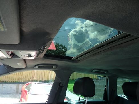 Used 2004 Volkswagen Touareg V6 AWD/4WD image 19