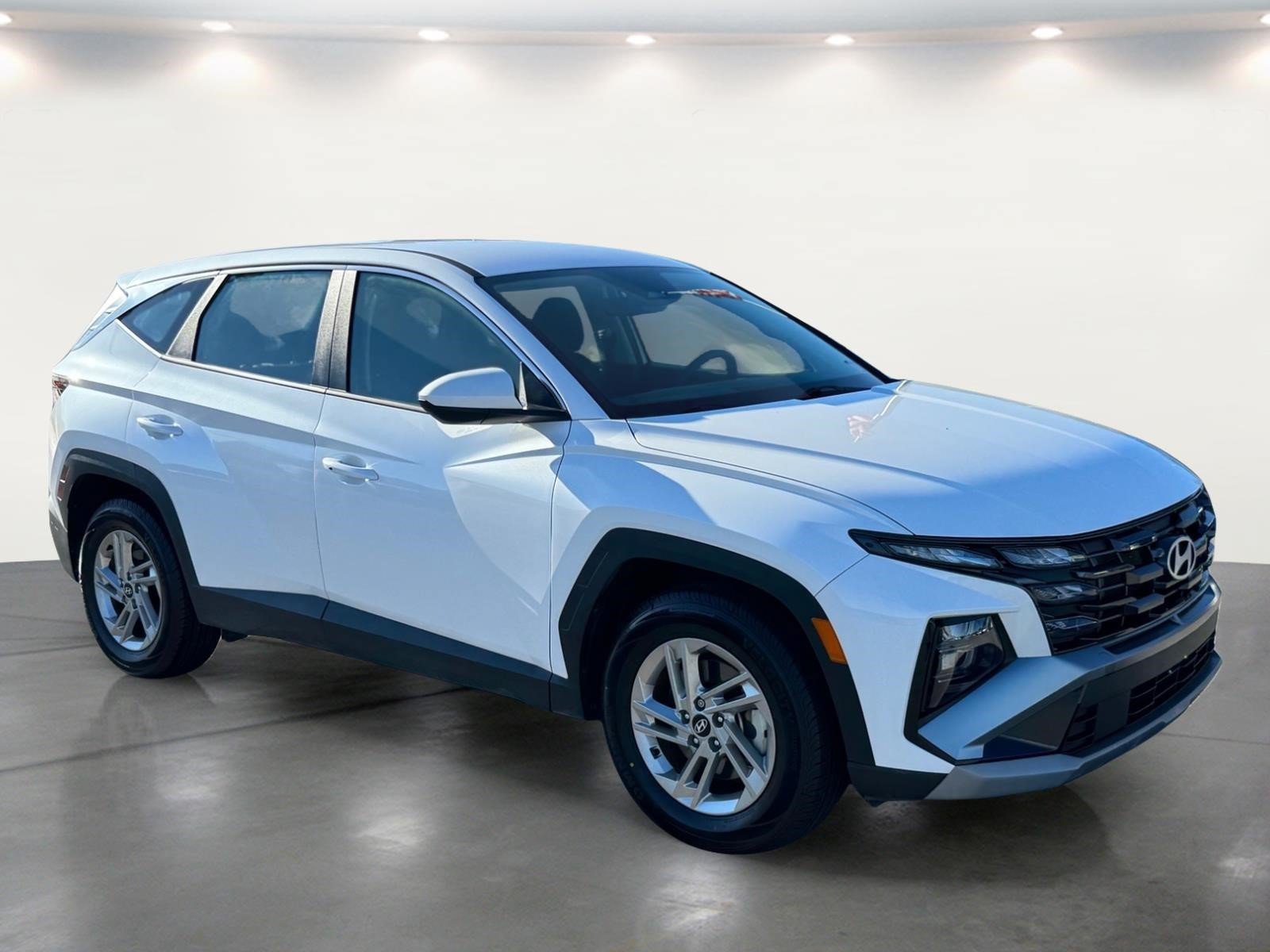 Certified 2025 Hyundai Tucson SE FWD image 2