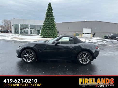 Used 2022 MAZDA MX-5 Miata Grand Touring w/ Weather Package image 4