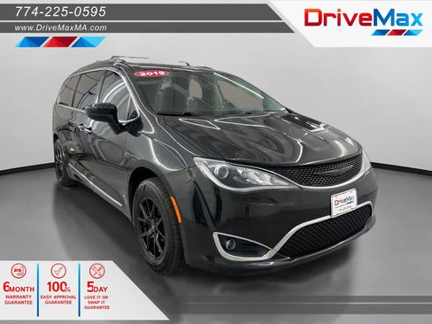 Used 2019 Chrysler Pacifica Touring-L FWD image 1