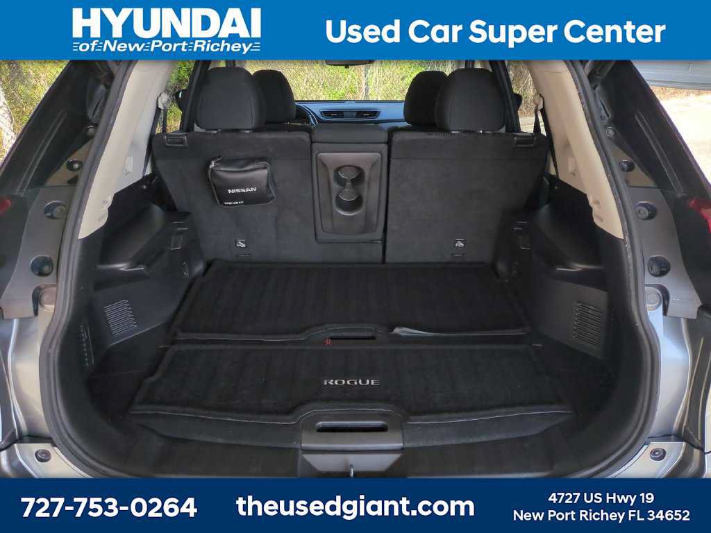 Used 2019 Nissan Rogue SV w/ Premium Package FWD image 12