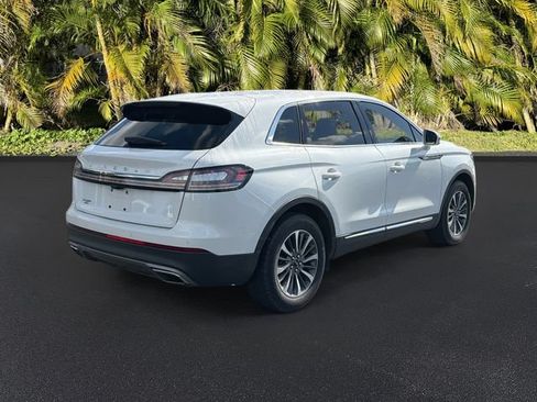 Used 2022 Lincoln Nautilus FWD w/ Premium Package image 4