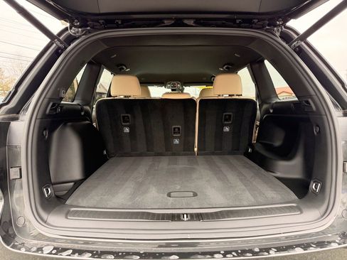 Used 2023 Jeep Grand Cherokee Limited w/ Luxury Tech Group II image 23