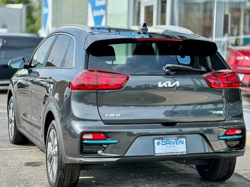 Used 2022 Kia Niro EX w/ Cold Weather Package image 3